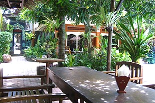 oiF94/Bali-Cafe[oJtF]
